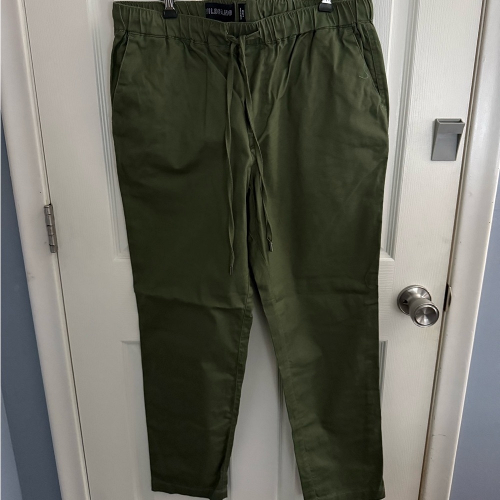 Wildfang Essential Drawstring Pant in Olive Green